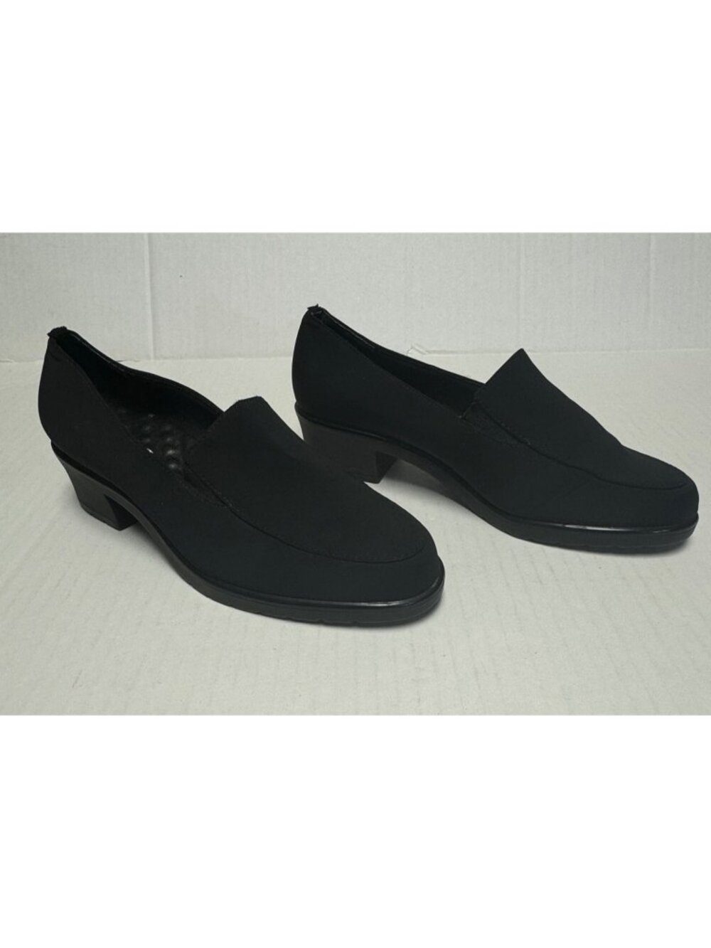 Walking Cradles Size 5.5 Womens Black Low Heel Slip-On Loafers